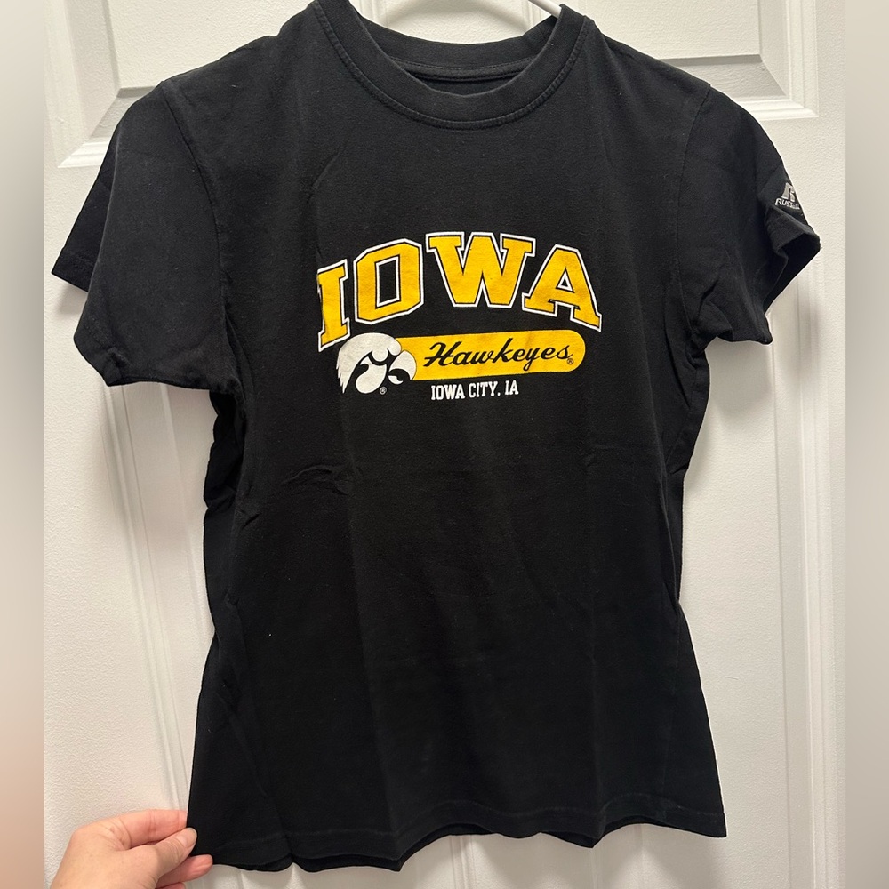 🌦️Come Clean Closet Sale🌦️ Go Hawkeyes tshirt